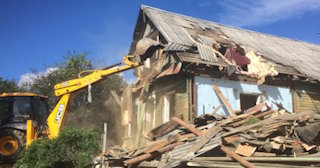 Промышленный демонтаж пристроек к дому в Урае | Цены от 567 руб. за м2